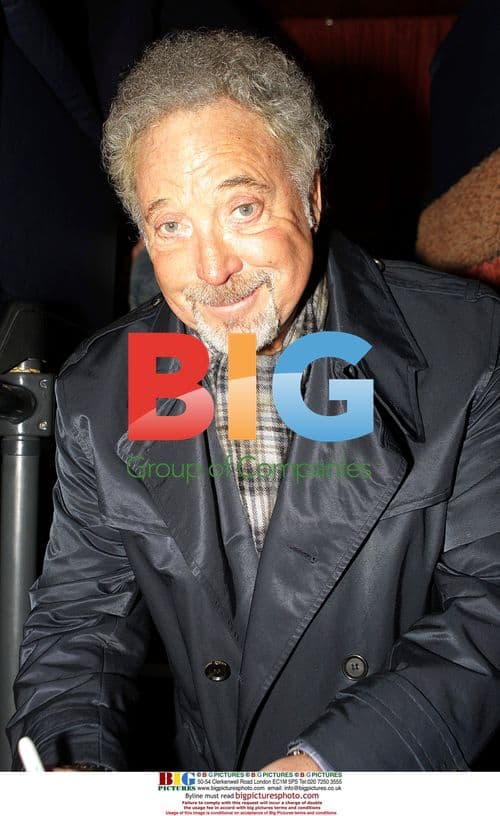 Tom Jones signing autographs