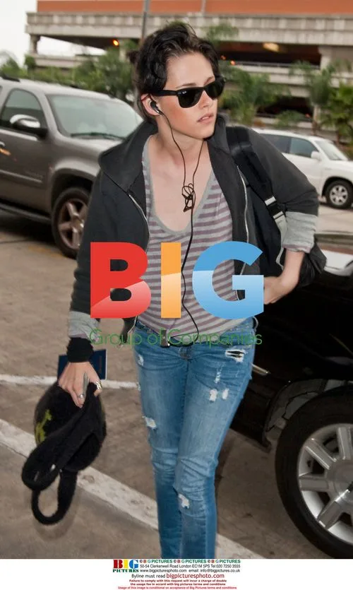 Kristen Stewart Leaves Parents' Home