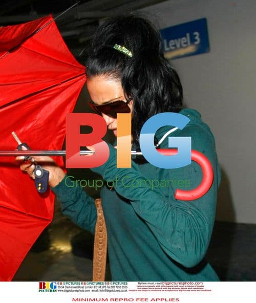 Katie Price Loses Temper with Paparazzi in Brighton