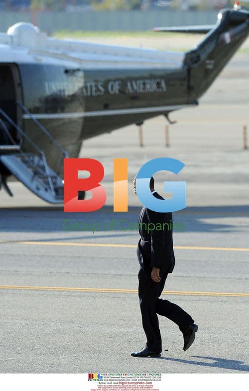 Obama Arrives in NYC via Air Force One and Helicopters