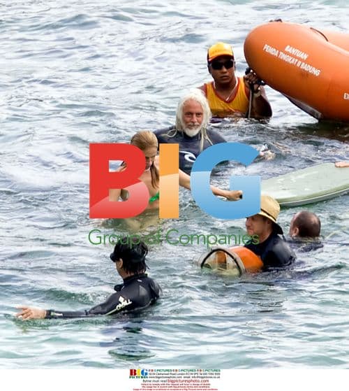 Javier Bardem and Julia Roberts on set in Bali
