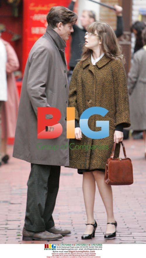 Sam Riley and Carey Mulligan on 'Brighton Rock' set