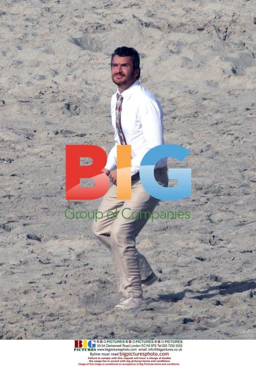 Brothers and Sisters Cast on Set