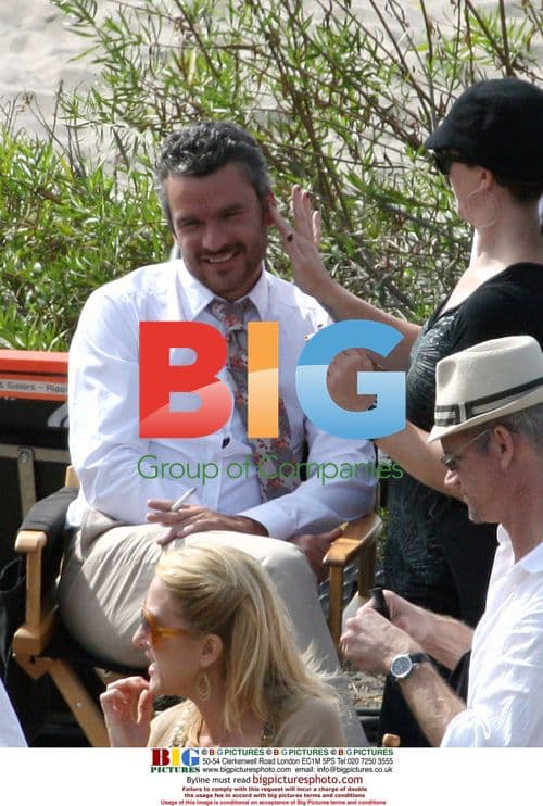 Brothers and Sisters Cast on Set