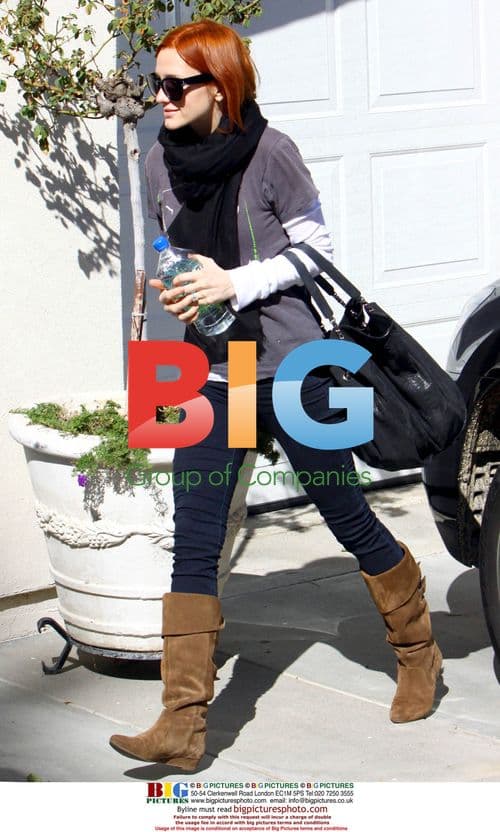 Ashlee Simpson visits friend in West Hollywood