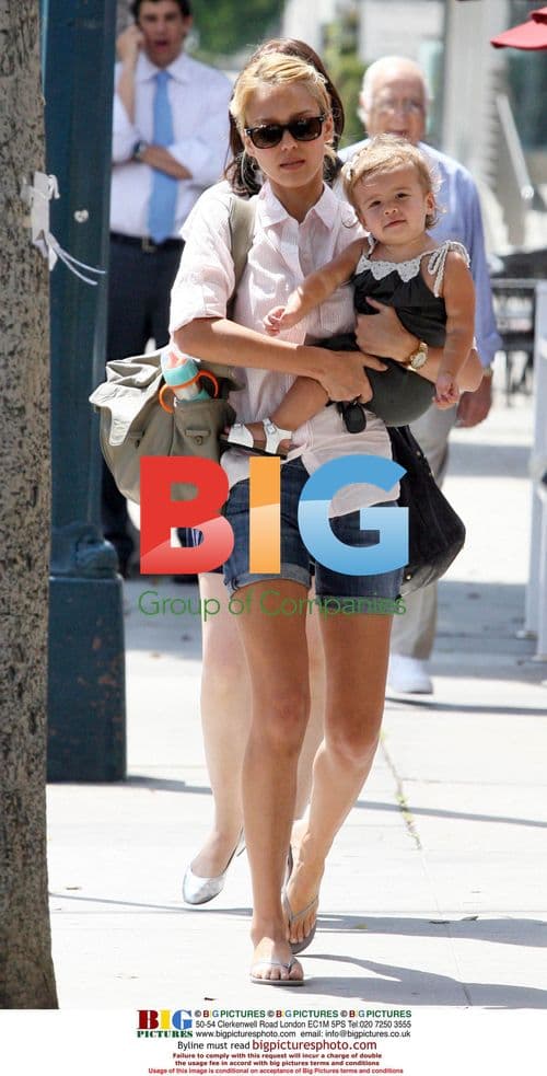 Jessica Alba & Honor Lunch at Earth Cafe