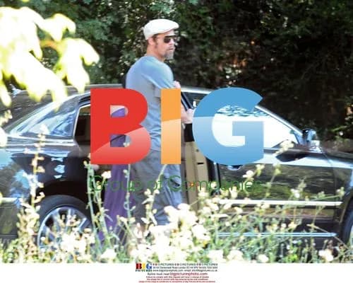 Jolie and Pitt with daughters in France