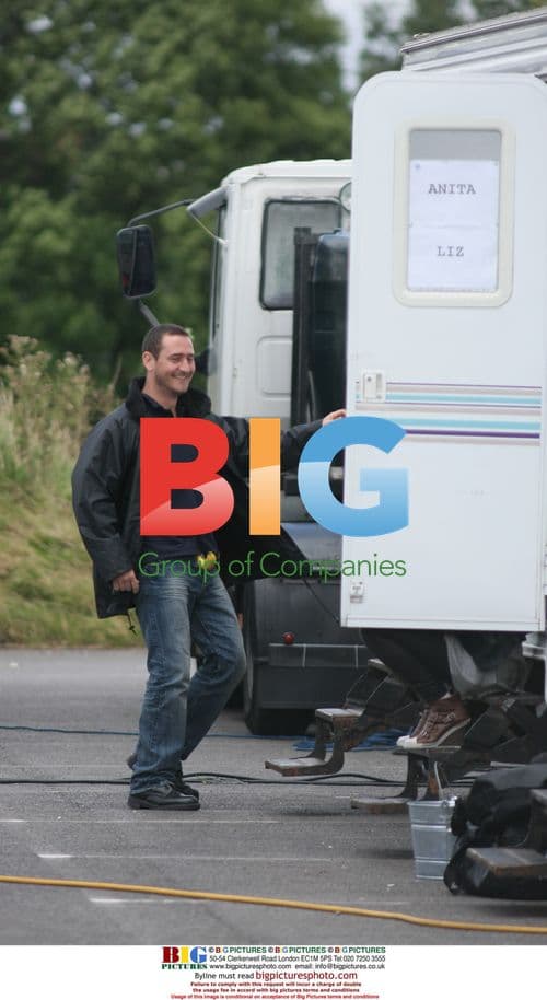 Will Mellor Banana Prank on 'White Van Man' Set
