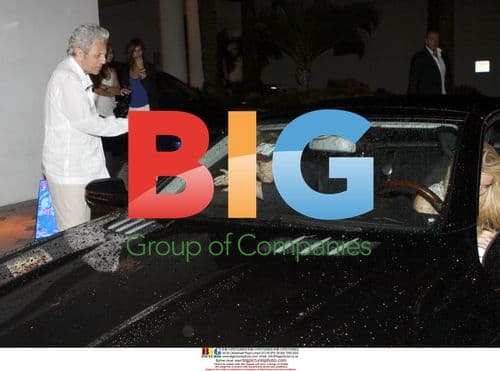 Shakira Has Dinner with Parents in Miami