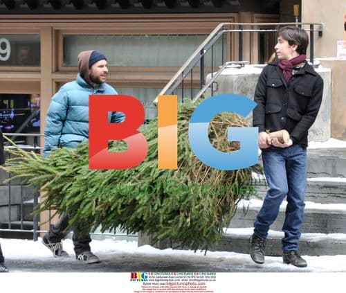 Justin Long and Charlie Day on 'Going the Distance' film set