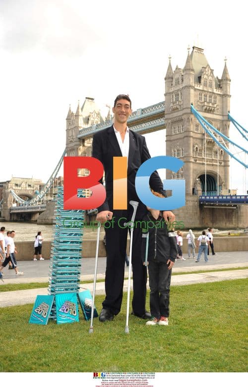 Tallest Man in the World Celebrates Record
