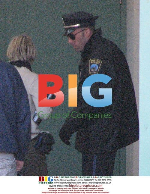 Ben Affleck and Jeremy Renner on 'The Town' set