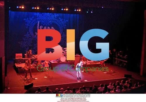 Leann Rimes Performs at Venue