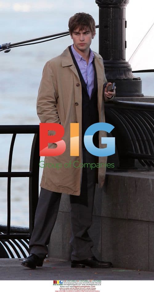 Chace Crawford and Jessica Szohr on 'Gossip Girl' set