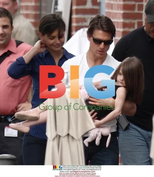 Tom Cruise and family on film set