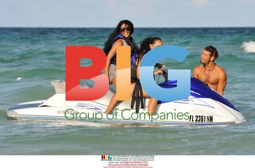 Lil' Kim Spotted in Miami Beach