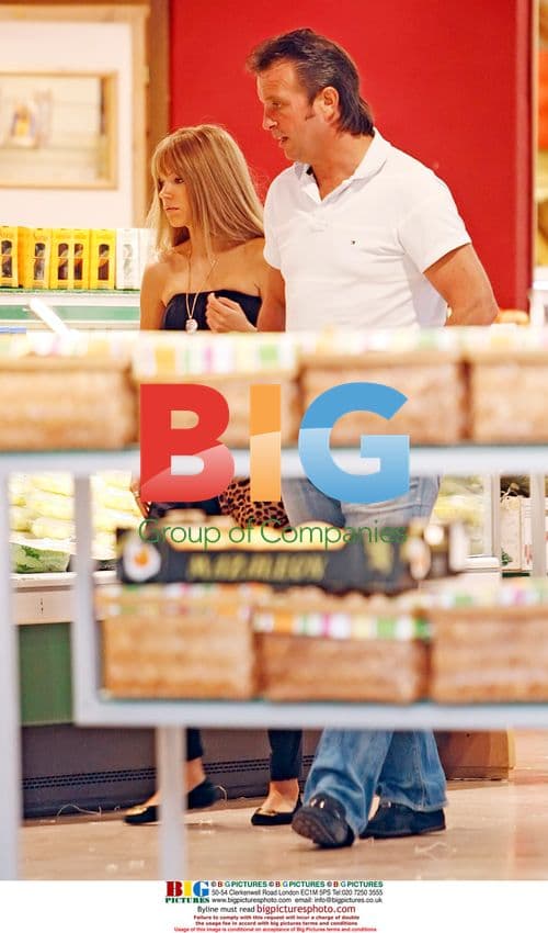 Real Madrid’s Van der Vaart Family Shopping