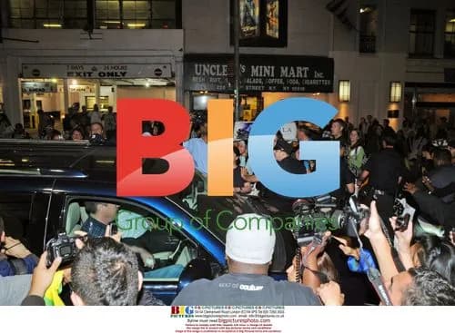 Brad Pitt leaves NYC restaurant