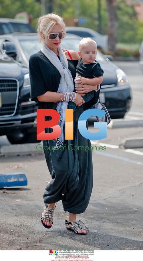 Gwen Stefani and baby Zuma at closed deli
