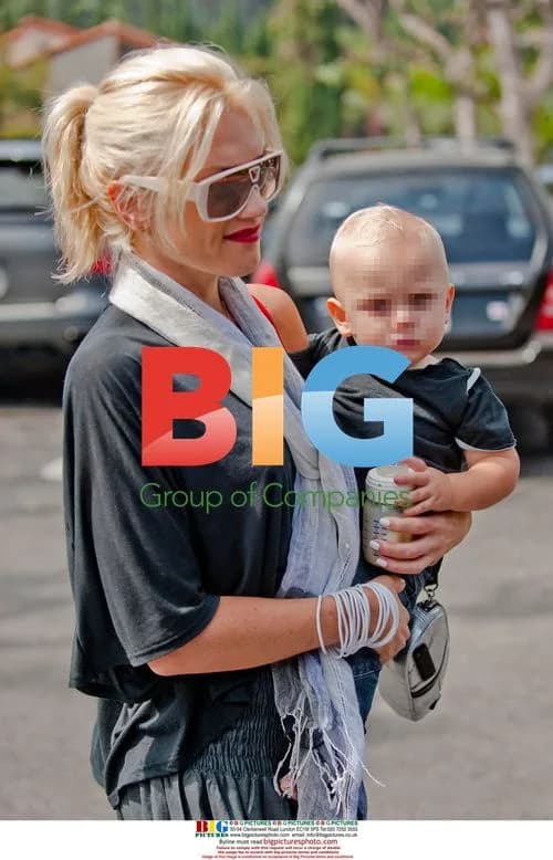 Gwen Stefani and baby Zuma at deli