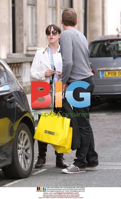Natalie Cassidy Shopping with Boyfriend