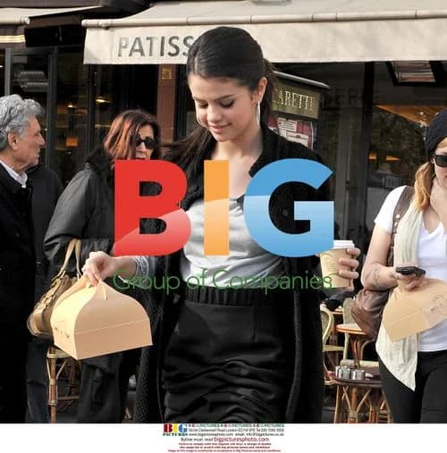 Selena Gomez in Paris