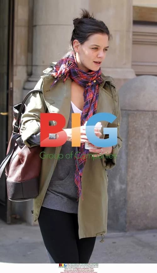 Katie Holmes Leaving NYC Apartment