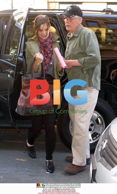 Katie Holmes Leaving Apartment NYC