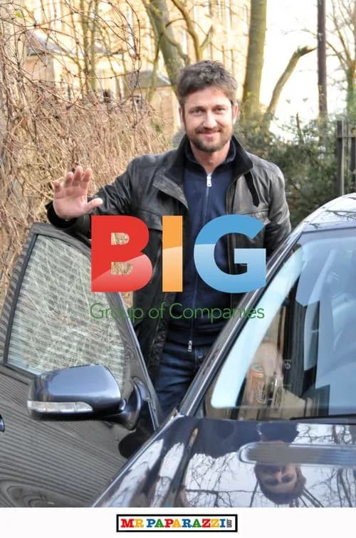 Gerard Butler Walks in Glasgow