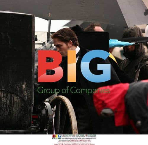 Robert Pattinson and Kristin Scott Thomas on Bel Ami set