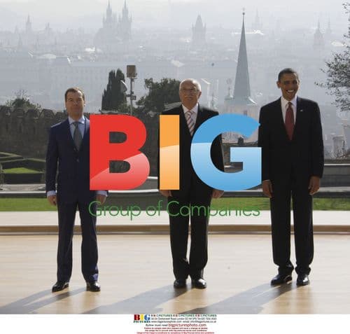 Medvedev, Klaus, and Obama Pose Before START Treaty Signing