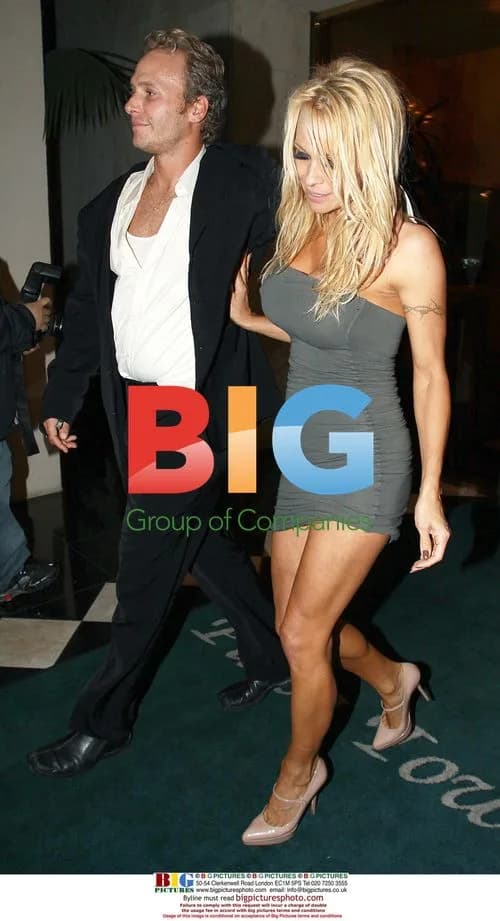 Pamela Anderson leaving Plaza Towers