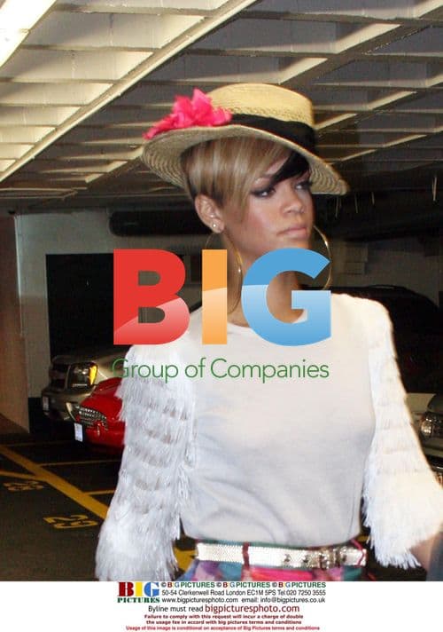 Rihanna arrives at medical building in Beverly Hills