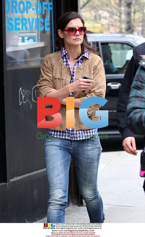 Katie Holmes Shopping in NYC