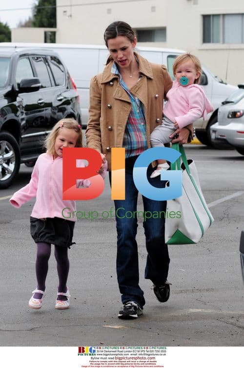 Jennifer Garner Out for Brunch