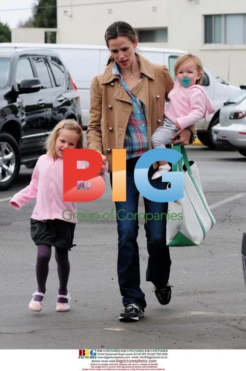 Jennifer Garner Out for Brunch