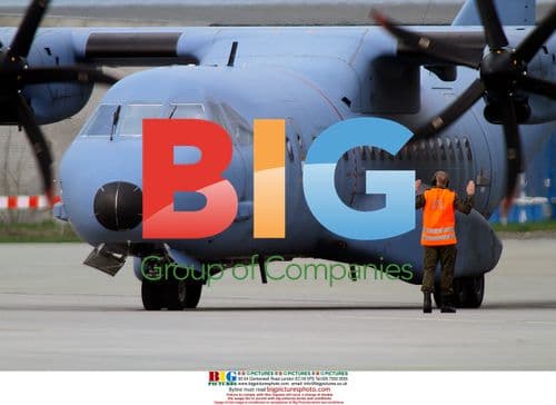 Coffin of Polish President Lech Kaczynski arrives in Warsaw