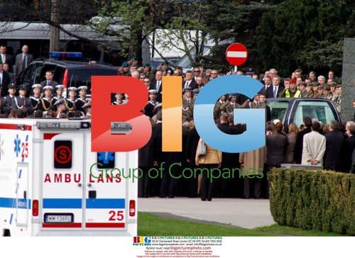 Coffin of Polish President Lech Kaczynski arrives in Warsaw