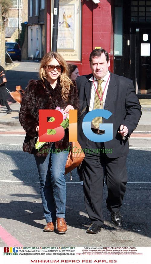 Billie Piper Stops at Florist