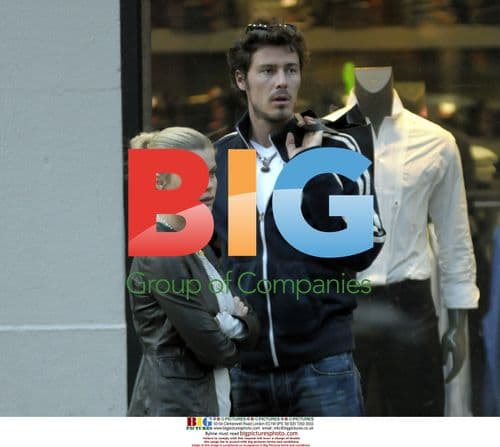 Marat Safin Shopping with Girlfriend in NYC