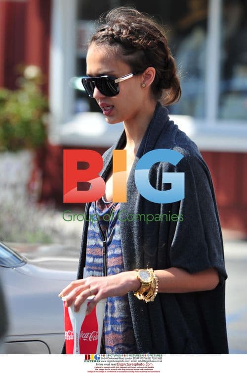 Jessica Alba Runs Errands in Santa Monica