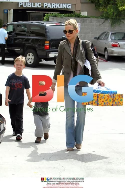 Kate Hudson with Son and Nephew at Lazer Tag