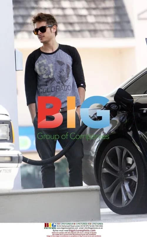 Zac Efron and Vanessa Hudgens Fill Up