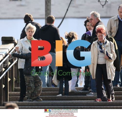 Jolie-Pitt Children Play in Venice