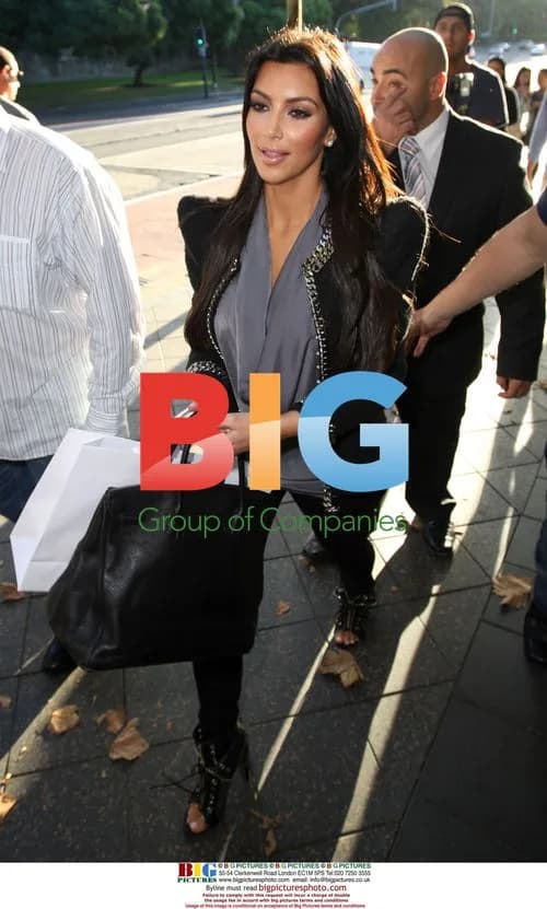 Kim Kardashian Shops in Sydney