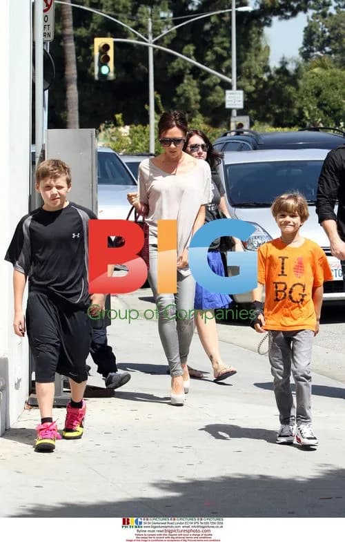 Beckham Family Outing to Pinkberry