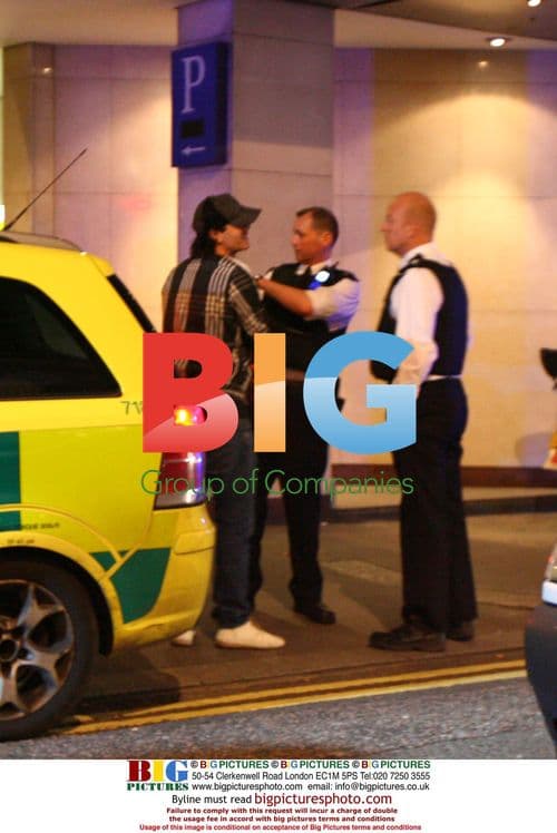 Footballers Rooney and Cole Leave Nightclub