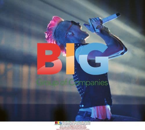 Jared Leto Performs with 30 Seconds to Mars