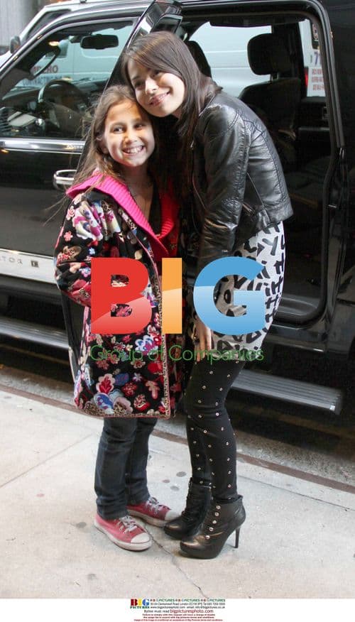 Miranda Cosgrove Signs Autographs in NYC