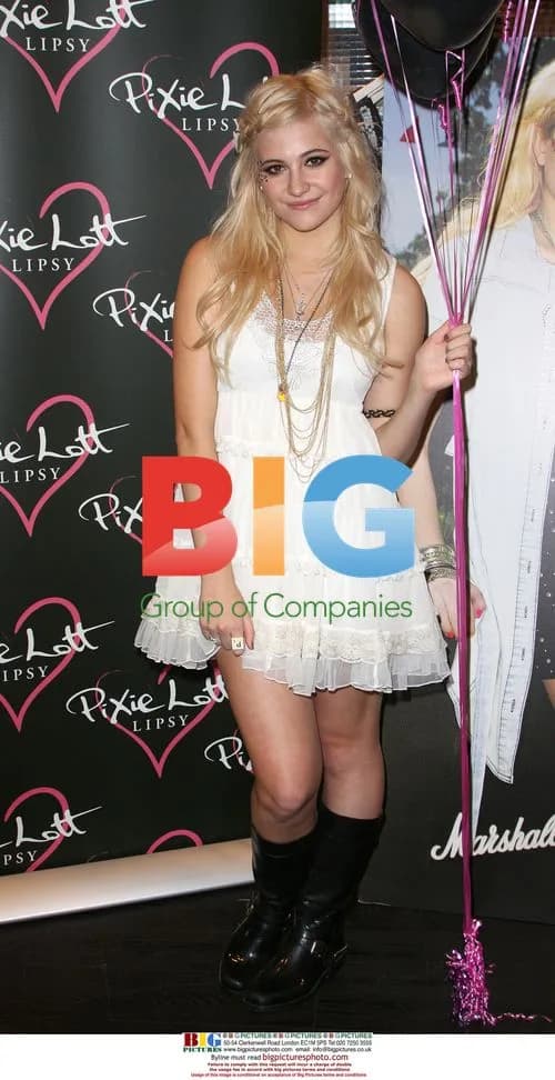 Pixie Lott at Lipsy Store Launch